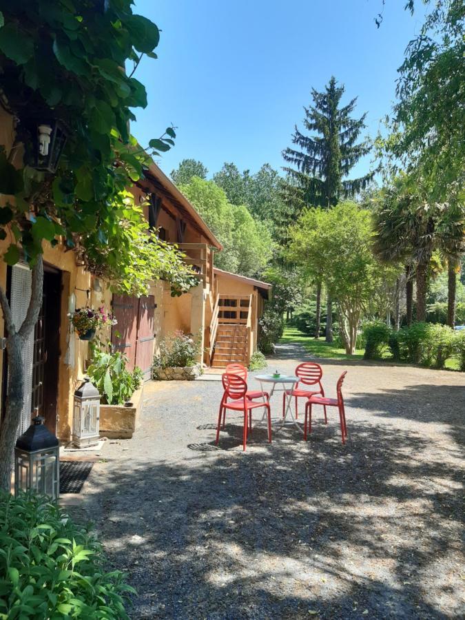 Bed and Breakfast Le Moulin Du Comte à Bourrouillan Extérieur photo