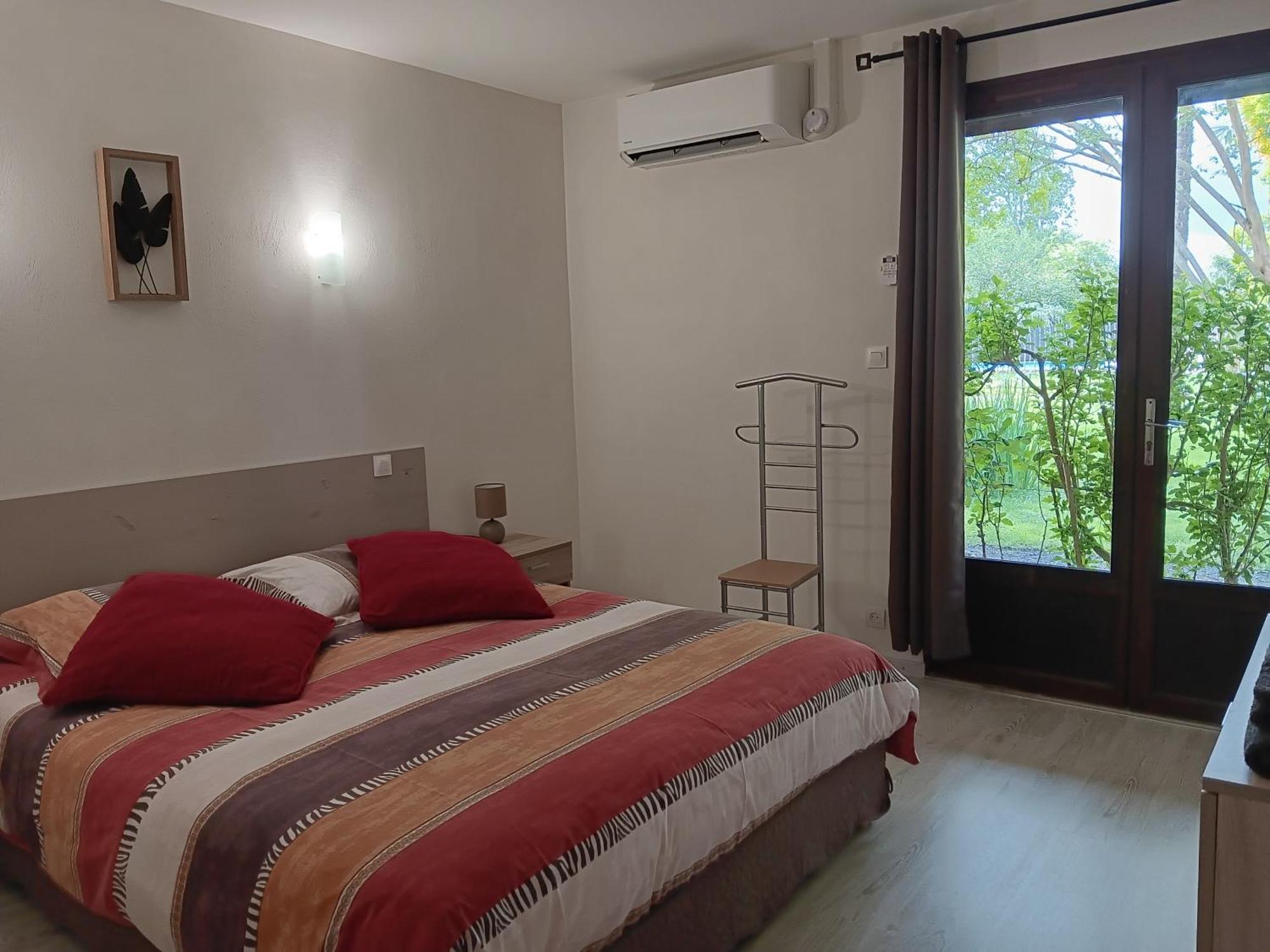 Bed and Breakfast Le Moulin Du Comte à Bourrouillan Extérieur photo