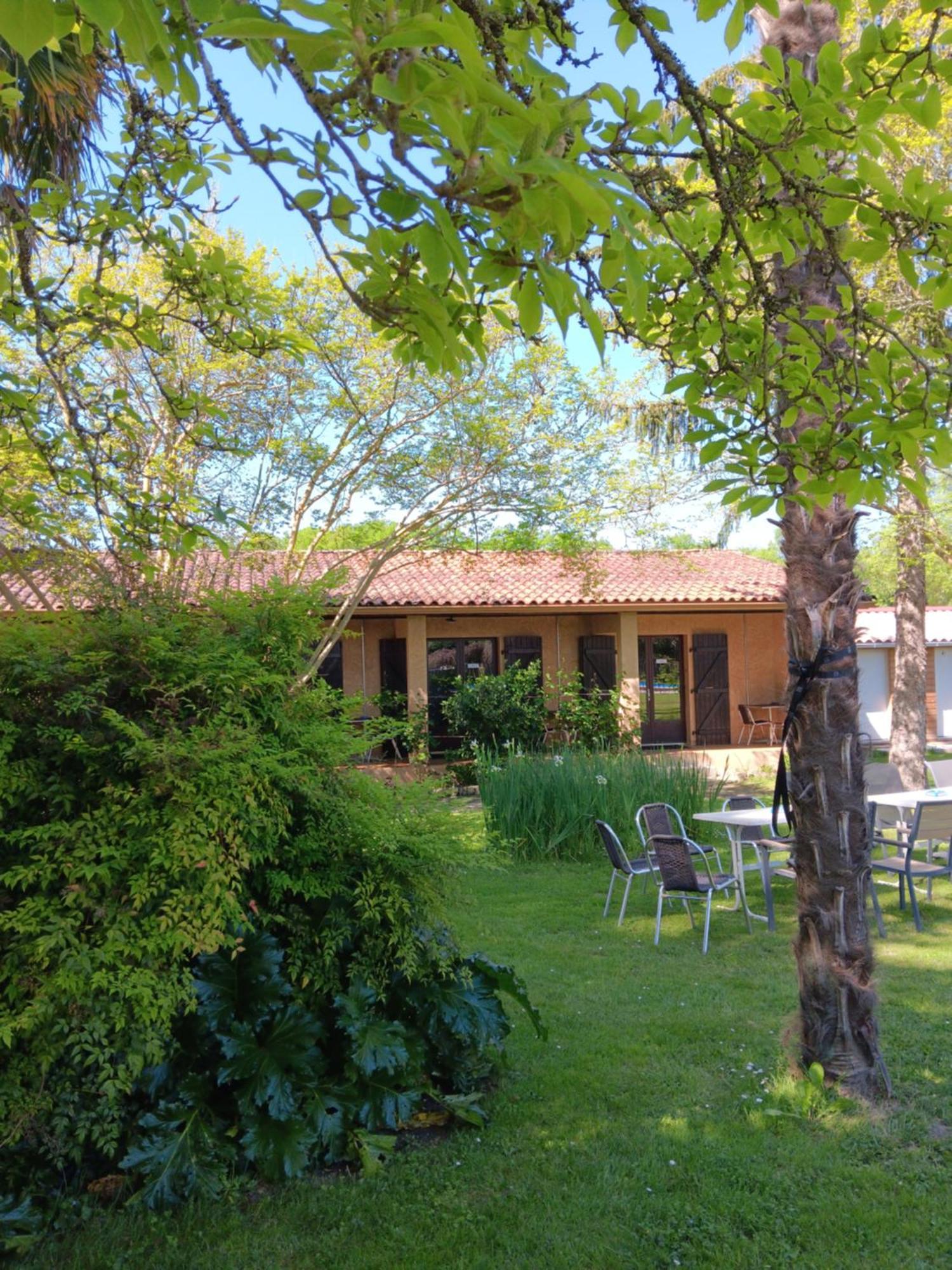 Bed and Breakfast Le Moulin Du Comte à Bourrouillan Extérieur photo